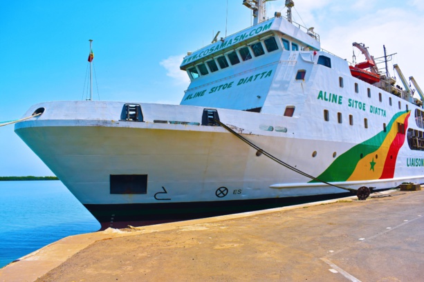 Transport Maritime : le bateau Aline Sitoé reprend service... Transport Maritime : le bateau Aline Sitoé reprend service...