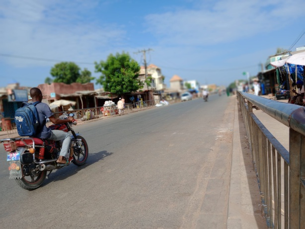 Eclairage public dans la commune de Diaobé Kabendou : Plus de 200 lampadaires solaires installés Eclairage public dans la commune de Diaobé Kabendou : Plus de 200 lampadaires solaires installés