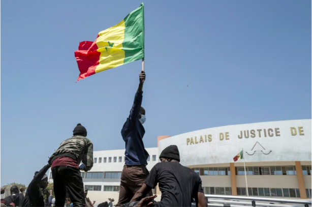 La loi d’amnistie ou le second assassinat des martyrs de 2021 à 2024 ! La loi d’amnistie ou le second assassinat des martyrs de 2021 à 2024 !