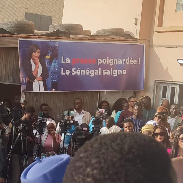 Une forte mobilisation devant les locaux de la 7TV contre l'agression de Maïmouna Ndour Faye