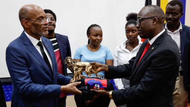 Kenya et Haïti signent un accord pour l'envoi de policiers kényans sur le sol haïtien Kenya et Haïti signent un accord pour l'envoi de policiers kényans sur le sol haïtien