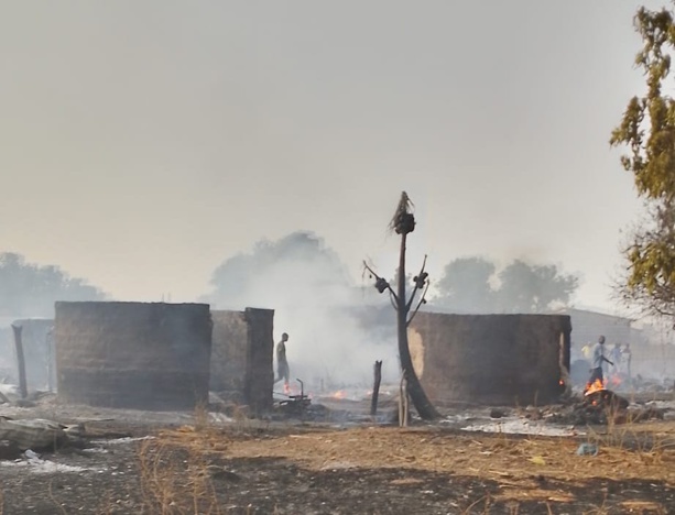 Incendie à Saré Maoundéba dans la commune de Kandiaye : Plusieurs maisons, des ruminants et des céréales calcinés. Incendie à Saré Maoundéba dans la commune de Kandiaye : Plusieurs maisons, des ruminants et des céréales calcinés.