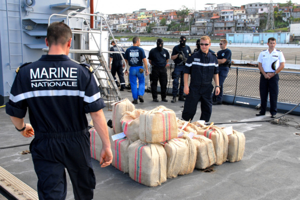 Golfe de Guinée: la Marine française frappe fort... 900 kilos de cocaïne saisis par Golfe de Guinée: la Marine française frappe fort... 900 kilos de cocaïne saisis par