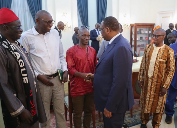 Palais : Face à face entre Macky et des ex combattants du MFDC Palais : Face à face entre Macky et des ex combattants du MFDC