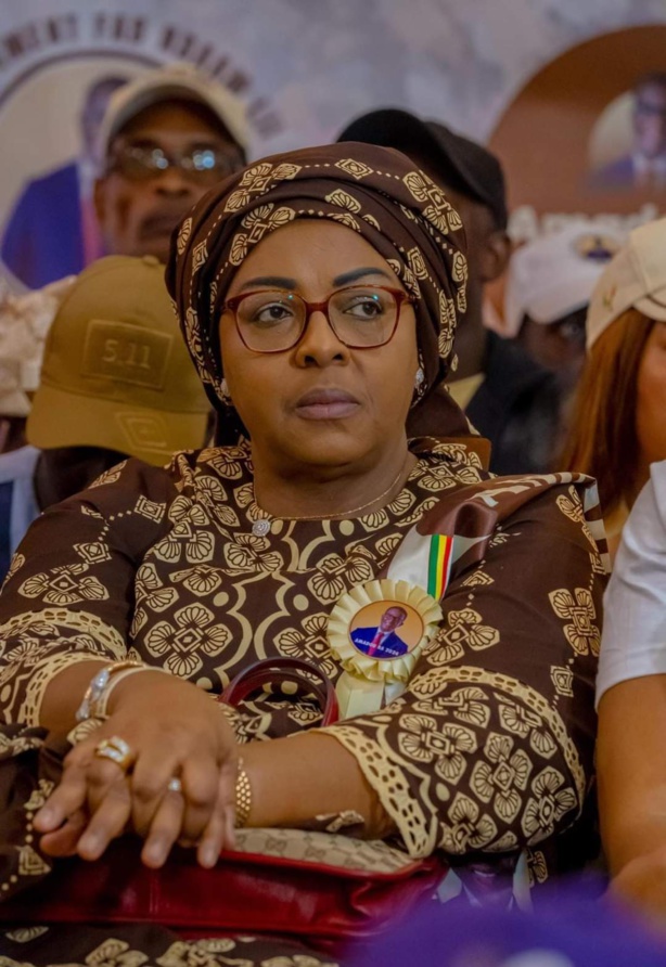 Notre Maman National : Cette Dame de fer est un modèle par sa clairvoyance et son efficacité. Notre Maman National : Cette Dame de fer est un modèle par sa clairvoyance et son efficacité.