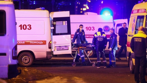 Attaque près de Moscou: au moins 60 morts, le groupe "État islamique" revendique l'attaqu