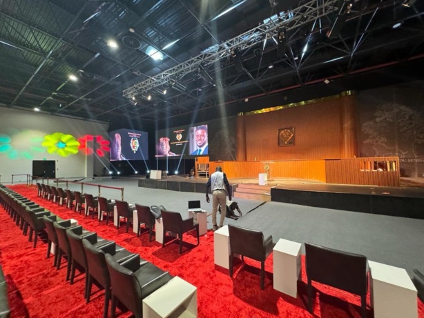 En Direct de Diamniadio : Prestation de serment du cinquième président du Sénégal En Direct de Diamniadio : Prestation de serment du cinquième président du Sénégal