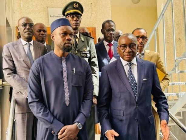 Ousmane Sonko s'est installé à la primature : «Le travail va démarrer immédiatement...» Ousmane Sonko s'est installé à la primature : «Le travail va démarrer immédiatement...»