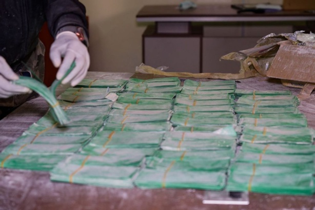 Thies : La Douane a saisi des billets noirs d’une contrevaleur de 314 millions Thies : La Douane a saisi des billets noirs d’une contrevaleur de 314 millions