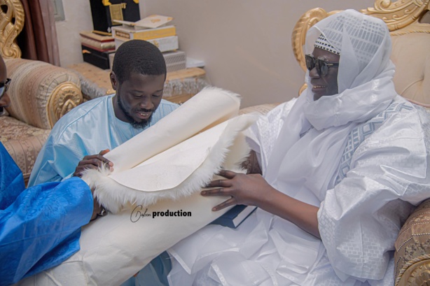 Touba : Diomaye s’est entretenu avec Serigne Mountakha Touba : Diomaye s’est entretenu avec Serigne Mountakha