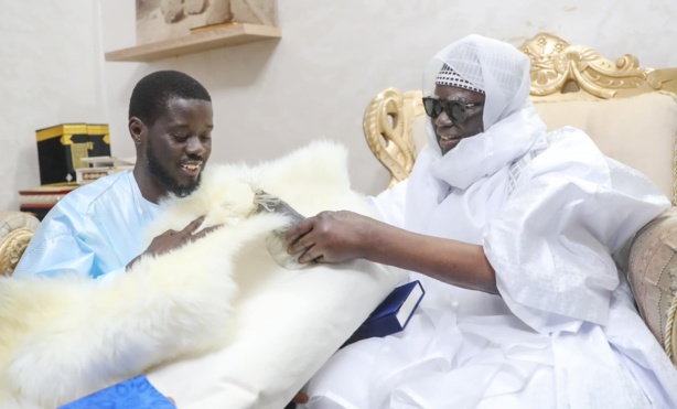 Diomaye chez le Khalif Général des Mourides : Les nouvelles images Diomaye chez le Khalif Général des Mourides : Les nouvelles images