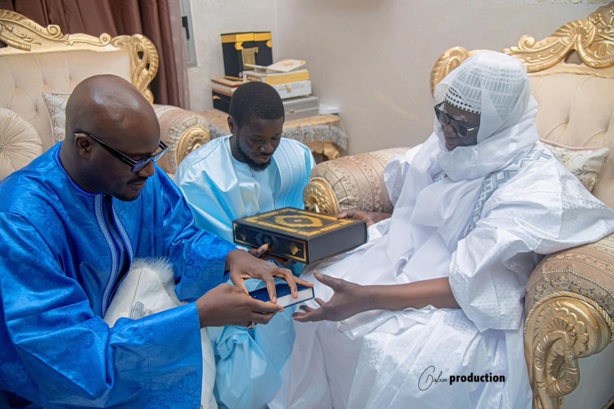 Diomaye chez le Khalif Général des Mourides : Les nouvelles images Diomaye chez le Khalif Général des Mourides : Les nouvelles images