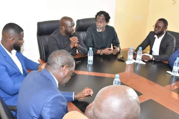 Retour Surprenant : Le Directeur du Quotidien 'Le Soleil' réapparaît après une disparition "Mystérieuse" Retour Surprenant : Le Directeur du Quotidien 'Le Soleil' réapparaît après une disparition "Mystérieuse"