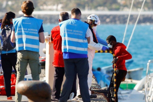  Iles Canaries  : Neuf survivants parmi les 60 migrants secourus après le chavirement d'une pirogue venant du Sénégal