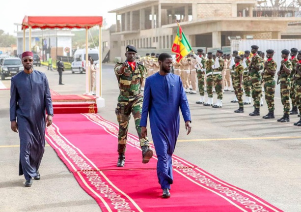 Sénégal : Le Président opte pour des accueils réduits à son retour de voyage Sénégal : Le Président opte pour des accueils réduits à son retour de voyage