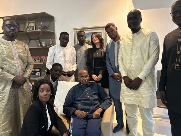 Vers le Cinquantenaire du PDS : Le Président Wade anime une réunion stratégique avec les cadres libéraux