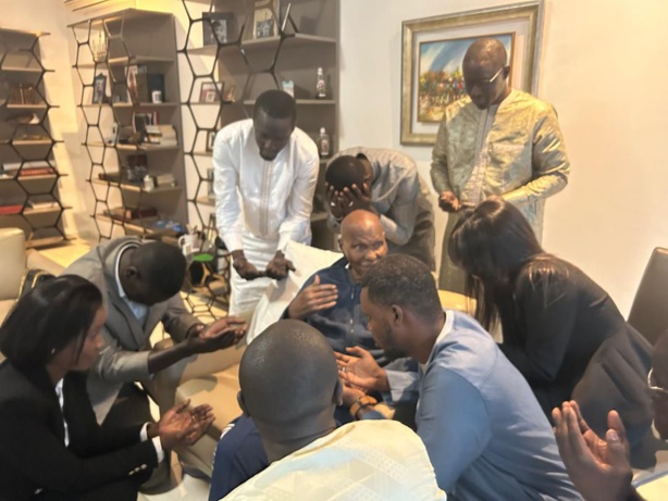 Vers le Cinquantenaire du PDS : Le Président Wade anime une réunion stratégique avec les cadres libéraux Vers le Cinquantenaire du PDS : Le Président Wade anime une réunion stratégique avec les cadres libéraux