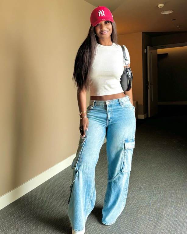 La magie de Mia Guissé : Un look jeans qui fait sensation La magie de Mia Guissé : Un look jeans qui fait sensation