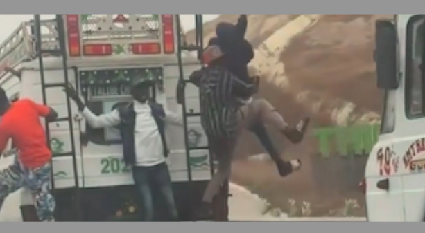 "Tolérance Zéro" : Arrestation d'un chauffeur et de son apprenti pour infraction routière "Tolérance Zéro" : Arrestation d'un chauffeur et de son apprenti pour infraction routière