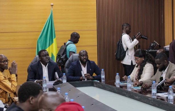 "Sénégal Numérique" : Le Ministre Alioune Sall salue le travail du DG Cheikh Bakhoum et Cie "Sénégal Numérique" : Le Ministre Alioune Sall salue le travail du DG Cheikh Bakhoum et Cie