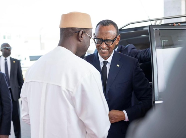 Un départ empreint de diplomatie : Ousmane Sonko et Paul Kagame concluent la visite présidentielle à Dakar Un départ empreint de diplomatie : Ousmane Sonko et Paul Kagame concluent la visite présidentielle à Dakar