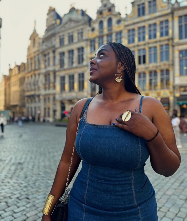 Khalima Gadji : Beauté Décontractée dans les Rues de Bruxelles Khalima Gadji : Beauté Décontractée dans les Rues de Bruxelles