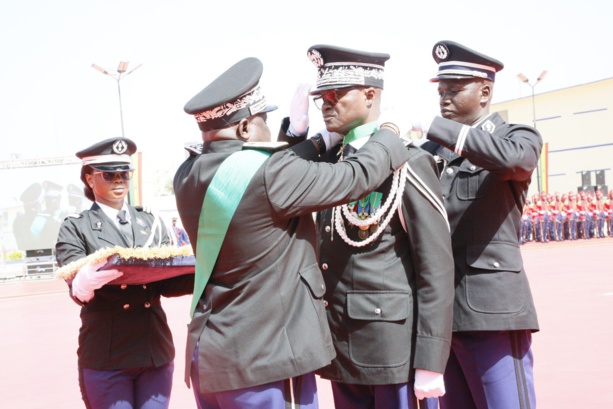 Gendarmerie : Moussa Fall effacé, le général Martin Faye installé Gendarmerie : Moussa Fall effacé, le général Martin Faye installé