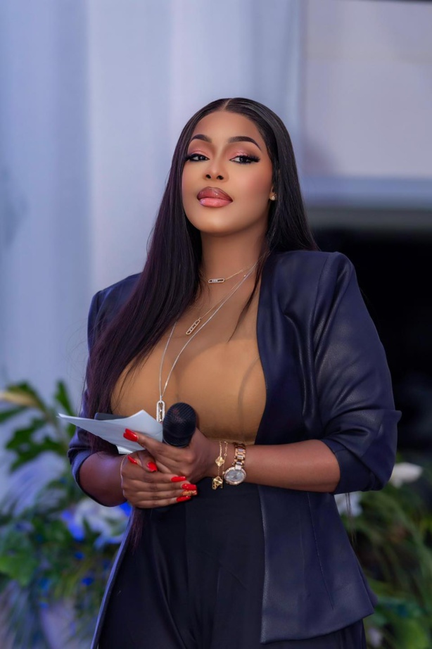 Emmanuelle Keita : De l'Animation à l'Entrepreneuriat, Portrait d'une influenceuse inspirante Emmanuelle Keita : De l'Animation à l'Entrepreneuriat, Portrait d'une influenceuse inspirante