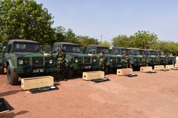 Renforcement opérationnel à l'est du Sénégal : Remise de véhicules et formation par le Chef d'Etat-major général des Armées Renforcement opérationnel à l'est du Sénégal : Remise de véhicules et formation par le Chef d'Etat-major général des Armées
