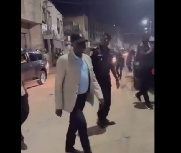 Le Ministre de l'Intérieur Jean Baptiste Tine en visite surprise au commissariat de Grand Yoff (vidéo) Le Ministre de l'Intérieur Jean Baptiste Tine en visite surprise au commissariat de Grand Yoff (vidéo)