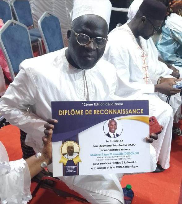 Ziguinchor : le Khalife de Santhiaba honore Me Pape Mamaille Diockou lors du Gamou