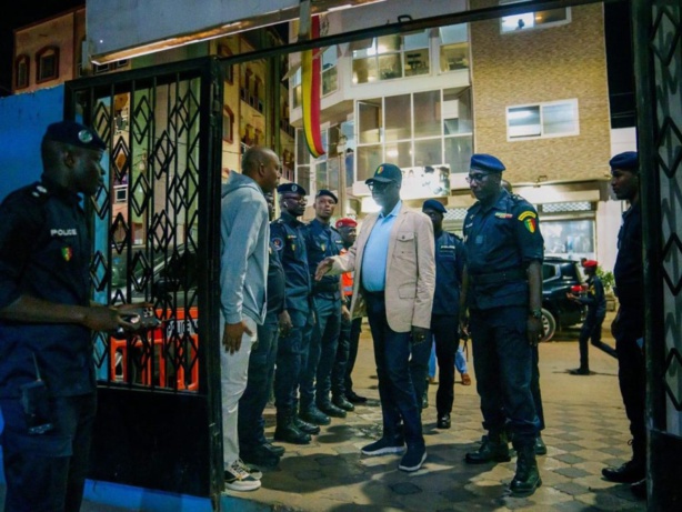 Dakar : Le général Tine mène une inspection nocturne dans plusieurs commissariats Dakar : Le général Tine mène une inspection nocturne dans plusieurs commissariats