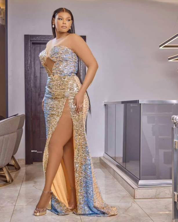 L'Éclatante Mamy Sora : Quand l'audace vestimentaire rencontre la confiance en soi L'Éclatante Mamy Sora : Quand l'audace vestimentaire rencontre la confiance en soi