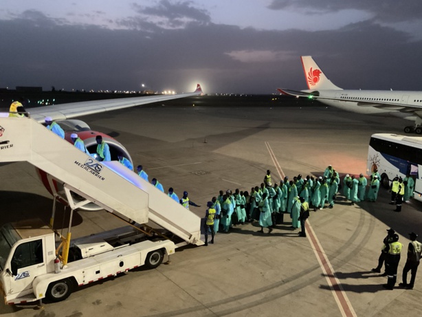 Hajj 2024 : Départ des premiers pèlerins depuis l'aéroport de Dakar
