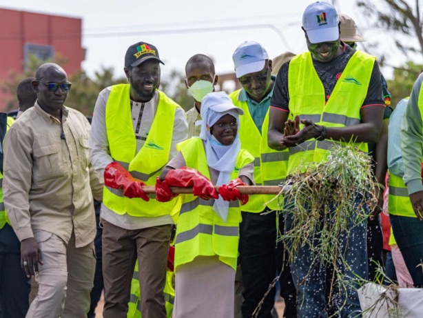Le Président Faye lance "Setal Sunu Réew" : Une nouvelle Ère pour l'Assainissement Le Président Faye lance "Setal Sunu Réew" : Une nouvelle Ère pour l'Assainissement