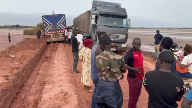 Trafic paralysé : Un incident majeur sur l'axe Ziguinchor-Bignona immobilise des centaines de véhicules Trafic paralysé : Un incident majeur sur l'axe Ziguinchor-Bignona immobilise des centaines de véhicules