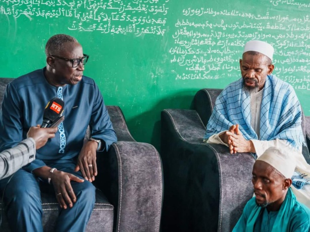 Médina Gounass : Le ministre de l'Intérieur a rencontré les deux khalifes en conflit Médina Gounass : Le ministre de l'Intérieur a rencontré les deux khalifes en conflit