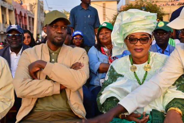 Rapport de la coalition 'Diomaye Président" : Aïda Mbodj rencontre Ousmane Sonko Rapport de la coalition 'Diomaye Président" : Aïda Mbodj rencontre Ousmane Sonko