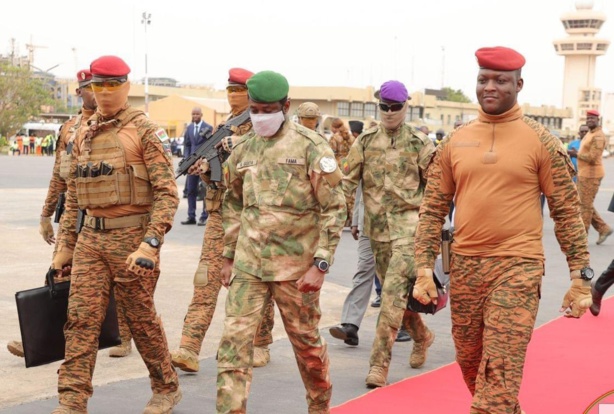 Assimi Goïta à Ouagadougou : Rencontre clé sur la Sécurité et l'Économie Assimi Goïta à Ouagadougou : Rencontre clé sur la Sécurité et l'Économie