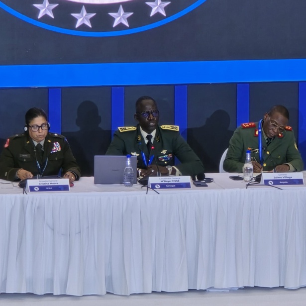 Conférence des CEMGA à Gaborone : le Général Mbaye CISSÉ plaide pour la sécurité collective en Afrique de l'Ouest Conférence des CEMGA à Gaborone : le Général Mbaye CISSÉ plaide pour la sécurité collective en Afrique de l'Ouest