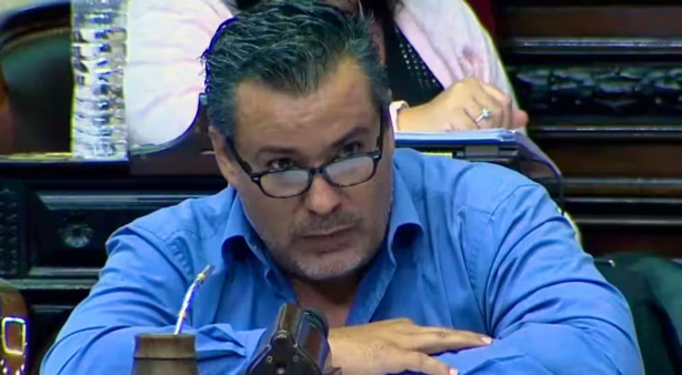 Argentine : L’ancien député Juan Améri condamné à un an de prison avec sursis pour comportement indécent Argentine : L’ancien député Juan Améri condamné à un an de prison avec sursis pour comportement indécent