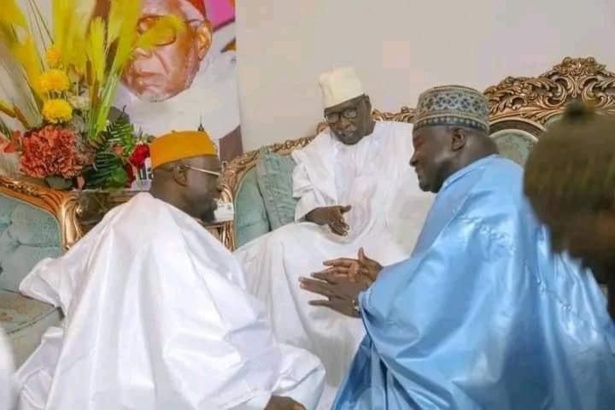 Tivaouane : Sonko reçu par le Khalif Serigne Babacar Sy Mansour Tivaouane : Sonko reçu par le Khalif Serigne Babacar Sy Mansour