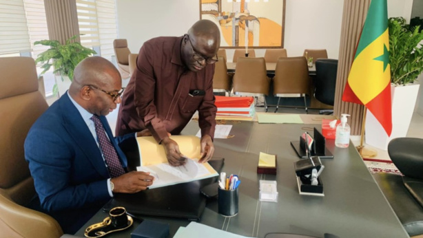 Éducation : Signature des décisions de nomination et arrêtés d'admission en souffrance Éducation : Signature des décisions de nomination et arrêtés d'admission en souffrance