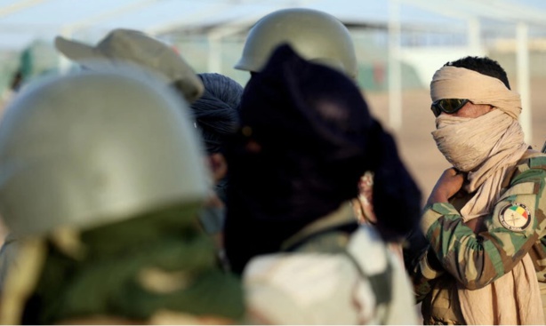 Vidéo Choc : Un soldat Malien mange le Foie d'un cadavre Vidéo Choc : Un soldat Malien mange le Foie d'un cadavre