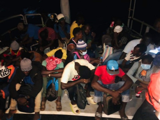 Gambie : 49 Migrants interceptés par la marine au large de Barra Gambie : 49 Migrants interceptés par la marine au large de Barra