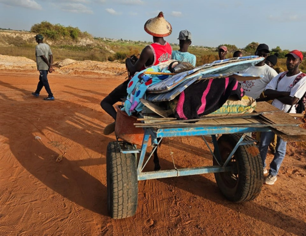 Résidence Lac Rose : Plus de 500 squatteurs évacués par la Gendarmerie Résidence Lac Rose : Plus de 500 squatteurs évacués par la Gendarmerie