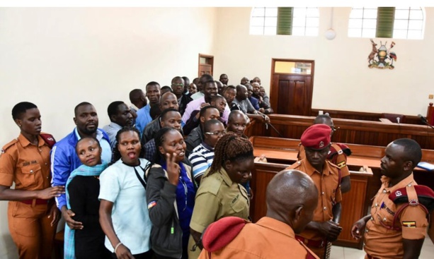 Ouganda : 36 membres du forum pour le changement démocratique inculpés de « Terrorisme » Ouganda : 36 membres du forum pour le changement démocratique inculpés de « Terrorisme »