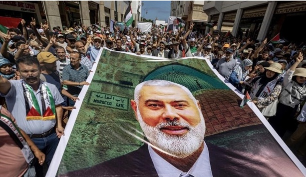 Des milliers de Marocains en colère après l'assassinat du chef du Hamas Ismaïl Haniyeh Des milliers de Marocains en colère après l'assassinat du chef du Hamas Ismaïl Haniyeh