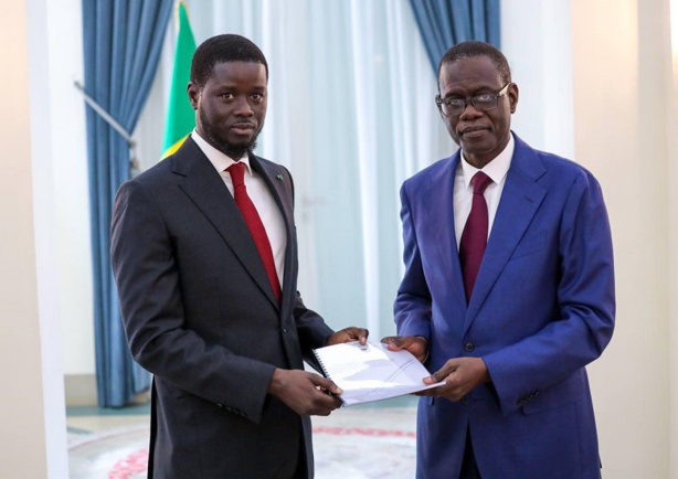 Domaine Public Maritime de Dakar : Diomaye Faye reçoit un rapport alarmant Domaine Public Maritime de Dakar : Diomaye Faye reçoit un rapport alarmant