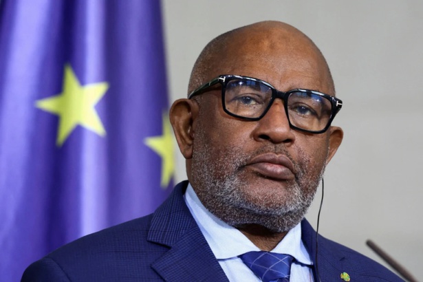 Assassinat manqué du président des Comores : L'agresseur trouve la mort dans des circonstances mystérieuses Assassinat manqué du président des Comores : L'agresseur trouve la mort dans des circonstances mystérieuses